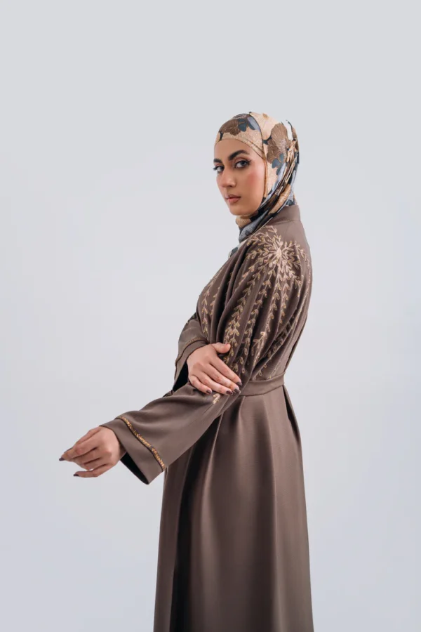 Embroidered abaya - Image 2